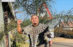 Maskandi artist "Mthandeni Manqele" surprises SAMA award